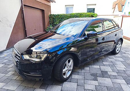Audi A3 1.4 TFSI Attraction Sportback TOP ZUSTAND