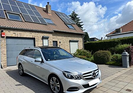Mercedes-Benz E 220 BlueTEC BE T Edition AVANTG. Auto. Edi...