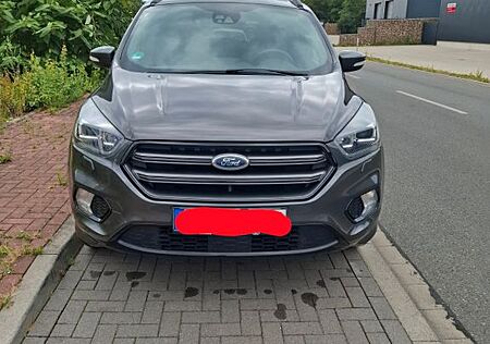 Ford Kuga 1,5 EcoBoost 4x2 110kW ST-Line Winterpaket.