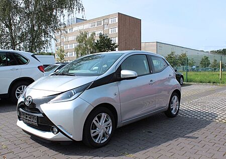 Toyota Aygo (X) -play Team D ° ALU ° KAM° KLIMA