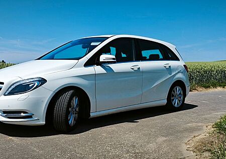 Mercedes-Benz B 180 -