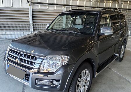 Mitsubishi Pajero 3,2 DI-D 4WD Top Automatik Top