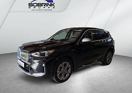 BMW iX1 eDrive20 Elektro AHK Pano Adap.LED Head-Up