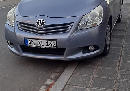 Toyota Verso 2.0l D-4D -