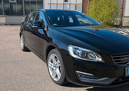 Volvo V60 D6 TWIN ENGINE Plug-in-Hybrid Summum AHK GSD