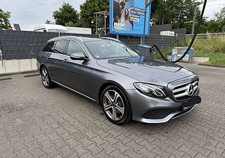 Mercedes-Benz E 220 d 4MATIC T Autom. -