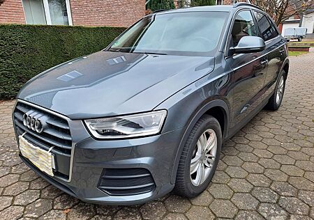 Audi Q3 2.0 TDI S tronic quattro - DGS, AHK Navi, SHZ
