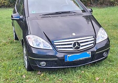 Mercedes-Benz A 170 - SHZ - Klima - 8 Fach bereift - TÜV Neu