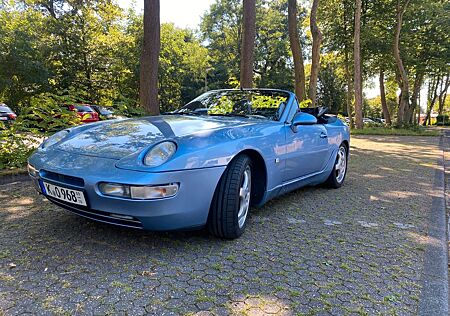 Porsche 968 - Cabrio (himmelblauer Oldtimer)
