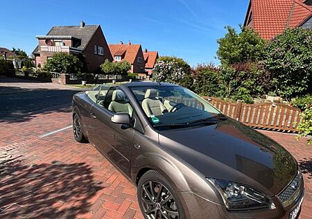 Ford Focus CC 2,0 Titanium TÜV 02/2027 LEDER TOP Gepf