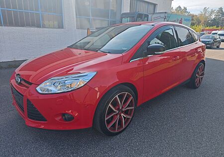 Ford Focus Lim. Titanium*XENON*ALU*WENIG KM*