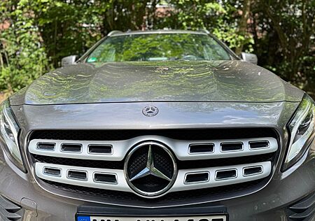 Mercedes-Benz GLA 200 DCT -