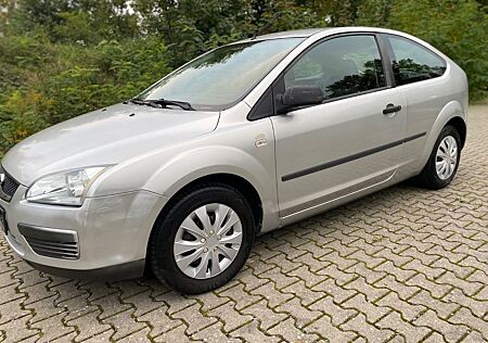 Ford Focus Lim. Trend 100 tkm/Neu TÜV/Klima