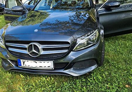 Mercedes-Benz C 220 d 4MATIC Autom. - Perfekter Zustand