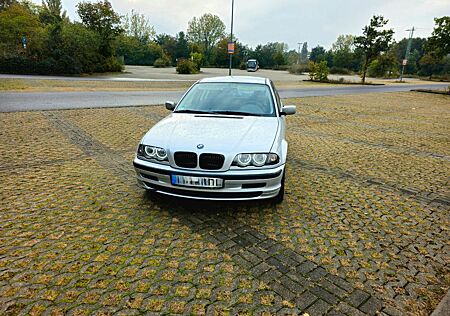 BMW 318i Sport Edition Sport Edition