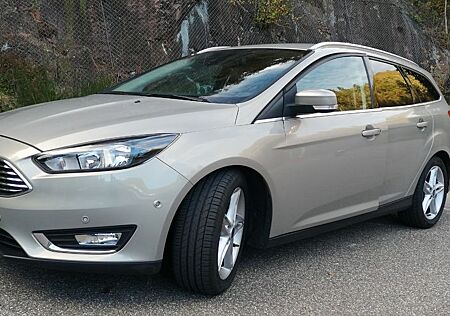 Ford Focus -Turnier *Titanium*Automatik*Kamera*Navi*