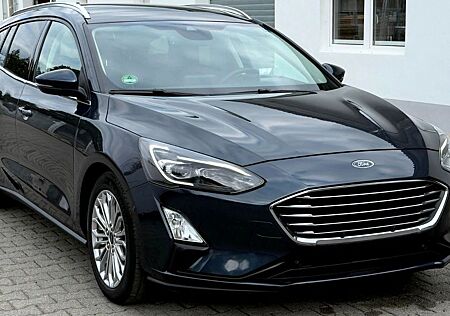 Ford Focus 2,0,Panorama,Navi,LED,Kamera,Auto,Head-UP