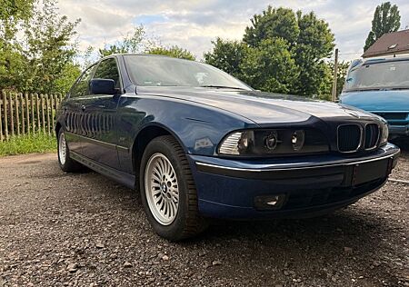 BMW 523i