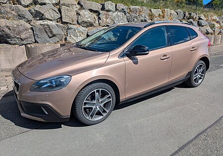 Volvo V90 Cross Country V40 Cross Country D3 Geartronic Momentum Mom...