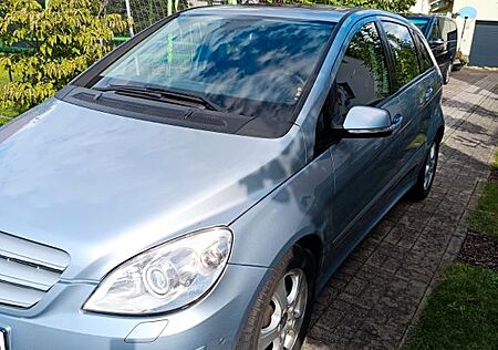 Mercedes-Benz B 170 -