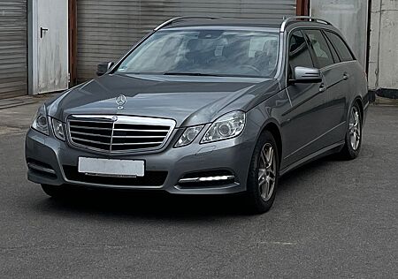 Mercedes-Benz E 250 Automatik,Ledre,Xenon,Navi,Tempo,AHK,Kamera,PDC