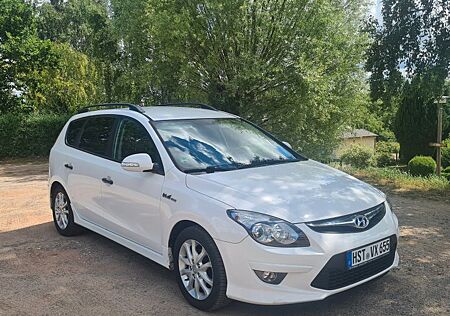 Hyundai i30 blue Kombi 1.6