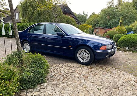 BMW 528i