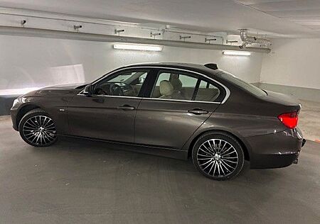 BMW 320i Luxury Line Luxury Line