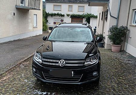 VW Tiguan Volkswagen 2.0 TDI BlueMotion Tech Sport & Style...