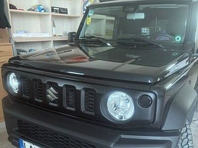 Suzuki Jimny HJ mit Dachträger