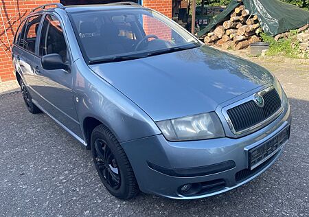 Skoda Fabia Combi 1.2 12V Klima AHK Carplay Navi
