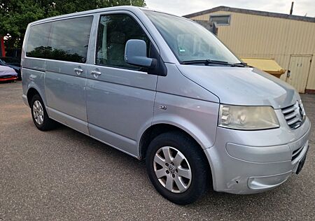 VW T5 Transporter Volkswagen Bus Caravelle