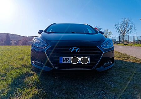 Hyundai i40 1.7 CRDi 104kw Scheckheft 8fach bereift