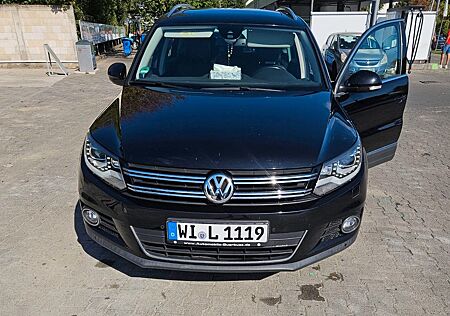 VW Tiguan Volkswagen 2.0 TSI DSG 4MOTION Sport & Style Spo...