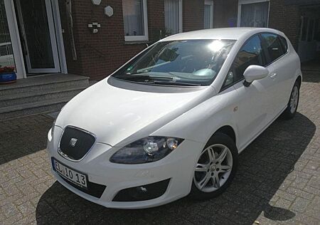 Seat Leon 1.6 TDI E-Ecomotive /Navi/DAB/BiXenon/Tempo