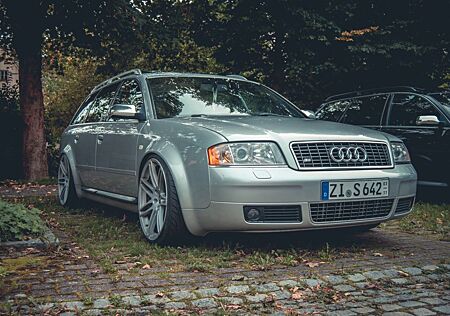 Audi S6 4.2 Avant quattro -