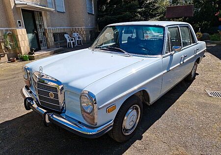 Mercedes-Benz 220