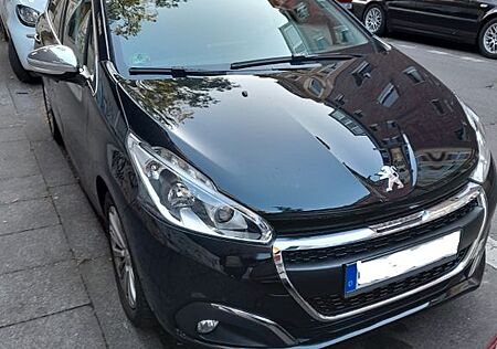 Peugeot 208 Allure 110 PS | Automatik | Navi | Kamera