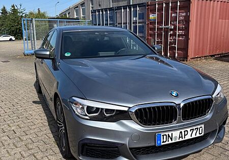BMW 520dA -M Sport -Head up-Scheckheft-8-fach bereift
