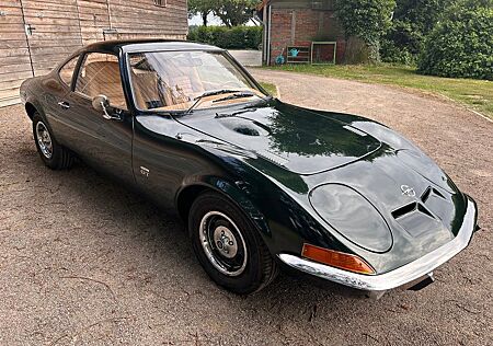 Opel GT 1900 restauriert, Bentley-Leder