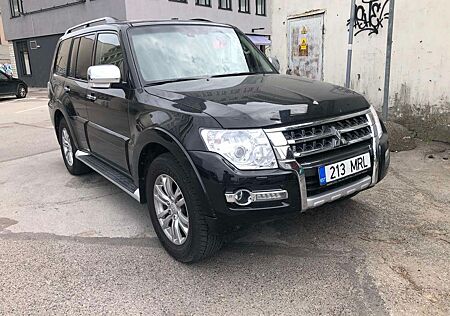 Mitsubishi Pajero 3,2 DI-D 4WD Top Automatik Top