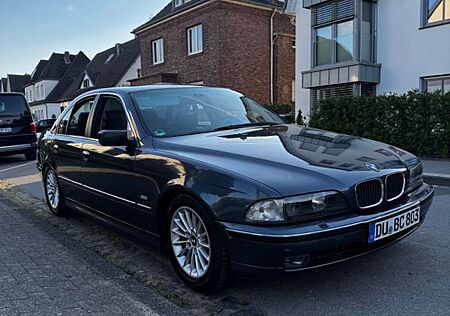 BMW 523i A -/ Scheckheft/ Service / Tüv