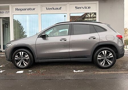 Mercedes-Benz GLA 220 d +Night+AHK+BEAM+Pano+Sound+StHz+360°+
