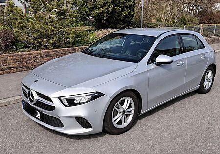 Mercedes-Benz A 180 A180d Automatik|Navi|Park-Ass.|CarPlay|LED|SHZ