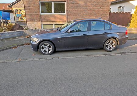 BMW 318d im guten Zustand steht zum Verkauf. VB