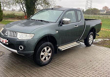 Mitsubishi L200 Invite Club Cab 4WD