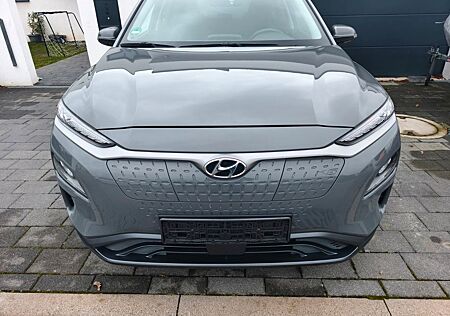 Hyundai Kona Elektro ELEKTRO 100kW - Style - gepflegt
