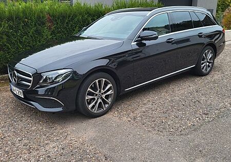 Mercedes-Benz E 220 d T Autom. -