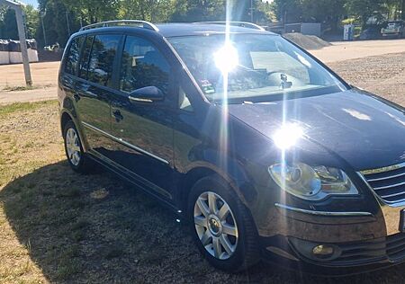 VW Touran Volkswagen 1.4 TSI DSG Highline. TÜV NEU.