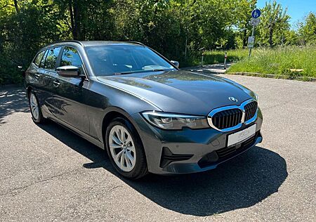 BMW 320i Touring Aut Advantage /AHK/LED/ACC/SHA/1.H